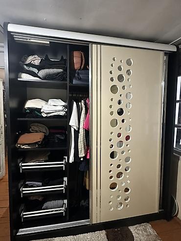 yataq dolab: Sürgülü qapılı geyim dolabı Endirim olacaq .Tecili satilir. 2tumbasi — 3