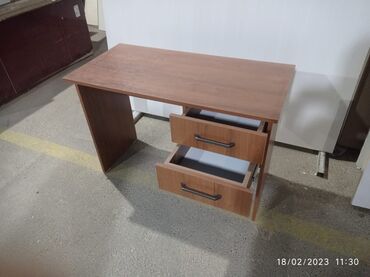 Ofis masaları: Yeni, İşçi üçün, Kvadrat masa — 5