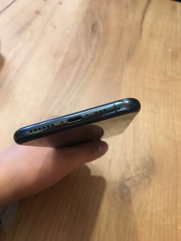 меняю на айфон 11: IPhone 11 Pro, Б/у, 64 ГБ, Зеленый, Чехол, 80 %