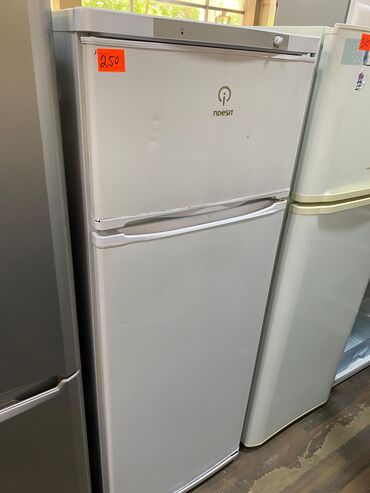 Soyuducular: 2 qapılı Indesit Soyuducu Satılır, rəng - Ağ