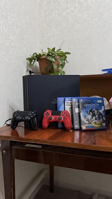 куплю playstation 5: PlayStation 4 Pro 1 ТБ (черная консоль) в комплекте с аксессуарами и — 1