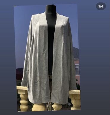 женские кофты для полных: Boz rəngli qadın kardiqanı - Model: uzun, önü açıq, düyməsiz. -