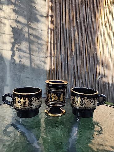 bacac diska statua: Set grčkih suvenira od tamno plavog porcelana s pozlatom – 3 dela i — 1