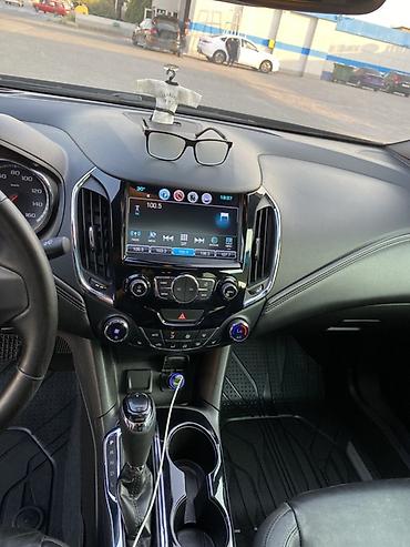 park masin: Chevrolet Cruze: 1.4 l | 2018 il 221090 km Sedan — 3