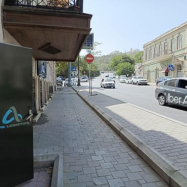 İcarəyə ofislər: Icarəyə verilir – kiçik ofis sahəsi Ünvan: mərkəzi küçəboyu piyada — 1