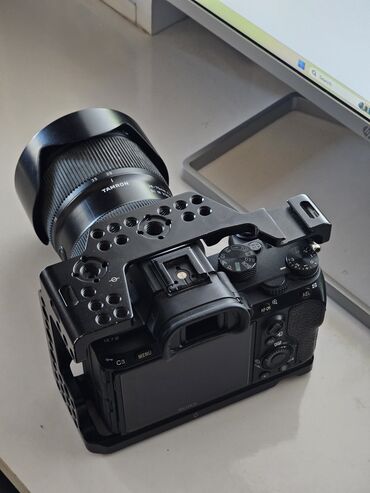 сумка для фотоаппарата: SONY A7 III Heç bir problemi yoxdur. Yalnız video çəkilişlər üçün