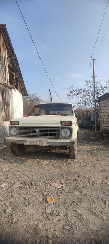 VAZ (LADA): VAZ (LADA) 4x4 Niva: 1.6 l | 1981 il 100000 km Sedan