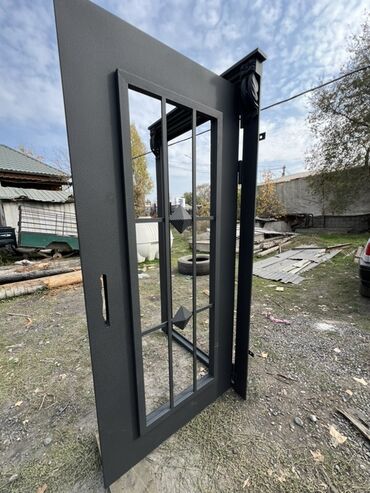 осб панели: Двери в частный дом, Металл, Со стеклом, цвет - Серый at lalafo.kg осб панели: Двери в частный дом, Металл, Со стеклом, цвет - Серый