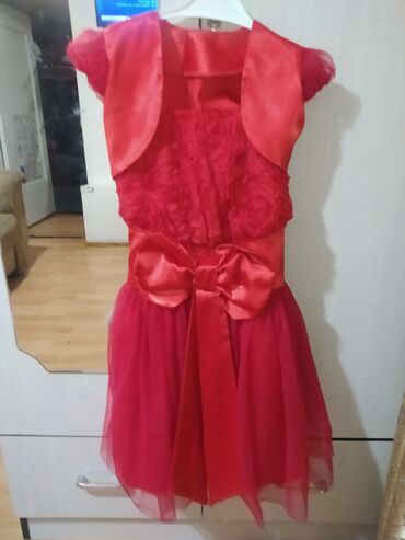 платья мама и дочь: Детское платье, цвет - Красный, Б/у