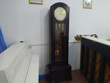ev ucun saat: Yantar saat satılır.1954 ilin.Tam işlək vəziyyətdə.Sabalid rənq