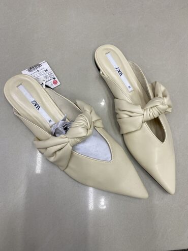 сколько стоят золотые обручальные кольца: ZARA: зел38;3700-%=2000 Белый37;38:4500-%=1500 Бежевый 38подходит
