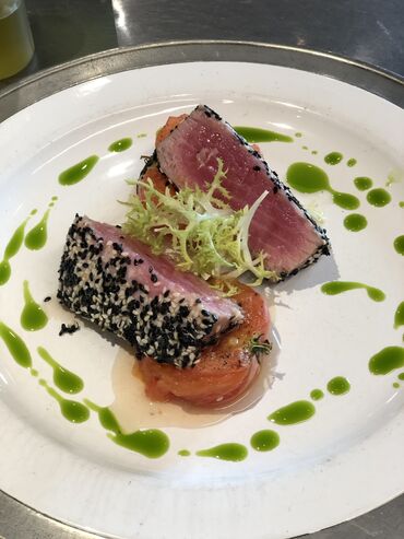 Повара: Шеф повар богатый опыт работы более 12 лет. Работал в Москве элитных — 15