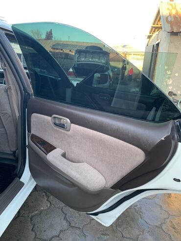 Nissan: Nissan Laurel: 2002 г., 2 л, Автомат — 12