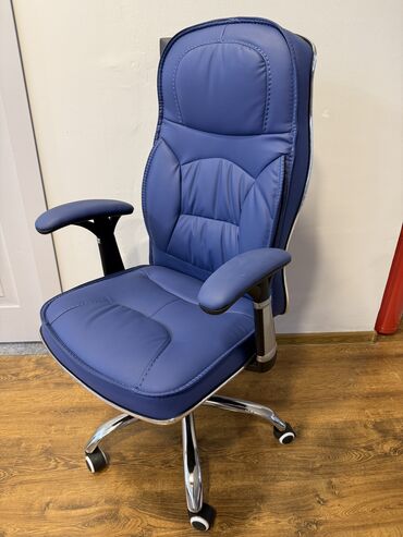 Ofis və oyun kresloları: Təkərli, Qolları tənzimlənir, Süni dəri — 9