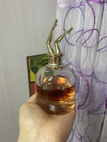 Ətriyyat: Jean Paul Gaultier Scandal ətrinin şüşə qablaşması. Qablaşma maraqlı