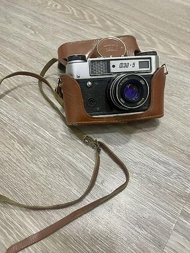 camera bag: Зенит Плёночный фотоаппарат ФЭД‑5 с объективом Индустар‑61 Л/Д 2.8/53 — 2
