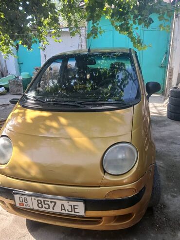 бишкек матиз автомат: Автомобиль Daewoo Matiz золотистого цвета с компактным кузовом
