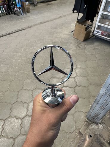 Инструменты для авто: Оригинальный значок на капот w221 Mercedes родная,хромированная