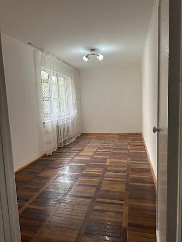 жалюзи для офиса: 3 комнаты, 58 м², 10 мкр 104 серия, 2 этаж, Косметический ремонт — 2