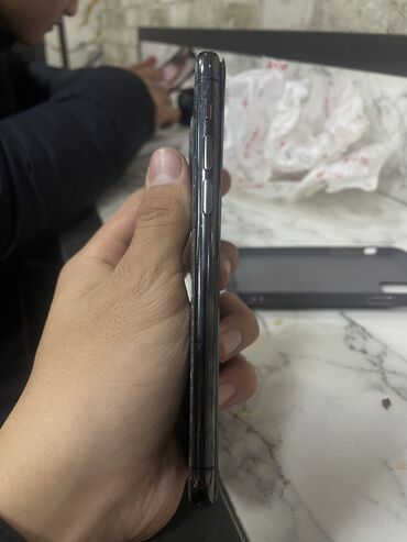 Apple iPhone: IPhone 11 Pro, Б/у, 256 ГБ, Зеленый, Чехол, 77 % — 11