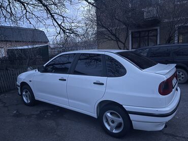 гольф клюшки: Volkswagen Polo: 1999 г., 1.6 л, Механика, Бензин, Седан