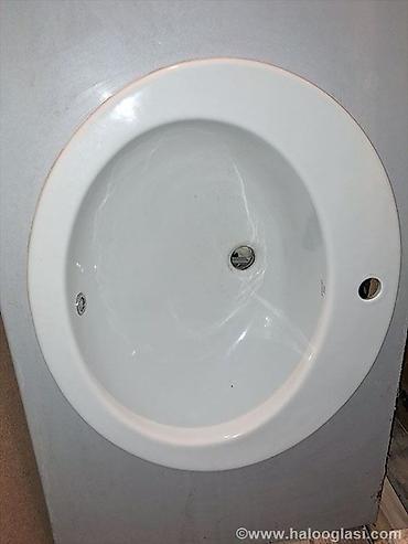 parksajd alati: Prodajem ugradni, ovalni umivaonik 62 cm x 52 cm sa kupatilskom pločom — 4