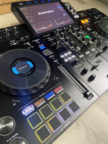 Kontrollerlər: Pioneer XDJ-RX3 dj aparatı. Serato və rekordbox dəstəkləyir,dj deyiləm