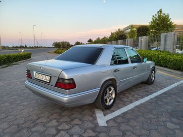 mercedes ceşka: Mercedes-Benz 220: 2.2 l | 1994 il Sedan