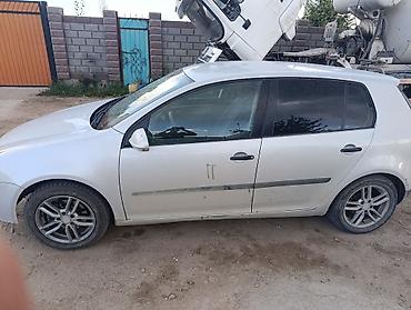 бияди машина: Volkswagen Golf V: 2004 г., 1.6 л, Кол менен иштөөчү, Бензин, Хетчбек — 3