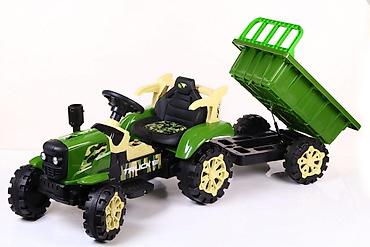 oversize dzemperi: Traktor na akumulator sa prikolicom BSD6601-Z-20 – 6V, 2 motora, kožno — 1