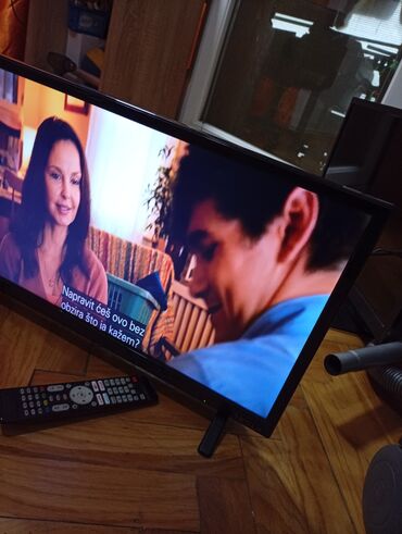 Televizori: Tesla LED televizor sa daljinskim upravljačem 220 ili 12 v. 24 — 12