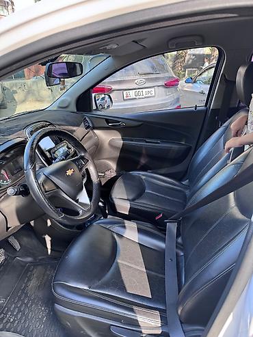 Chevrolet Spark: 2016 г., 1 л, Автомат, Бензин, Хэтчбэк