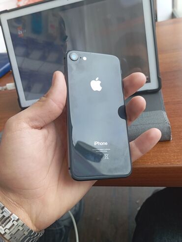 Apple iPhone: IPhone 8, 64 GB, Black Titanium, Barmaq izi