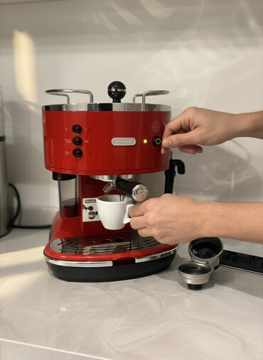 Qəhvə maşınları: Qəhvə maşını Delonghi, Yarımavtomat, Kapuçinator ilə, İşlənmiş — 1