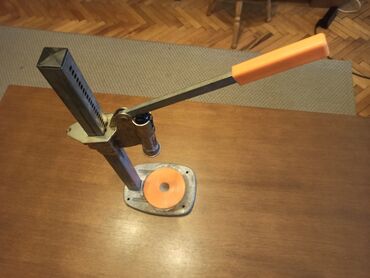 Ostali proizvodi za kuću: Kvalitetna presa za zatvaranje staklenih flaša i 5.000 novih krunastih — 4