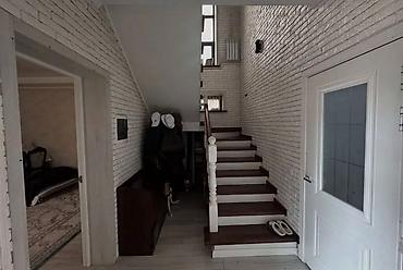 Продажа коттеджей и домов: Срочно продается двухэтажный дом с участком 5 соток, фактически 6, ж/м — 16