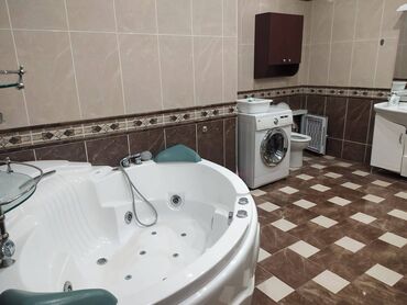 Uzunmüddətli kirayə mənzillər: Nəsimi rayonu, Zabitlər parkı yaxınlığında, “AF Center” binasında 4 — 16