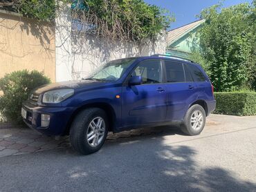 Toyota: Toyota RAV4: 2003 г., 1.8 л, Механика, Бензин, Кроссовер