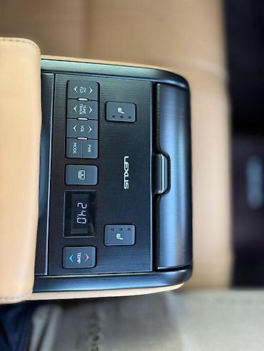 Lexus: Lexus ES: 2019 г., Бензин — 17