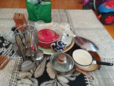 кухонные наборы: Набор разнообразной кухонной утвари, подходящий для повседневного
