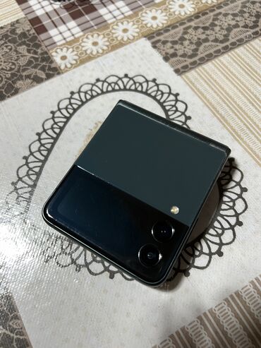 z fold 4: Samsung Galaxy Z Flip 3 5G, Б/у, 256 ГБ, цвет - Серый, 1 SIM, eSIM
