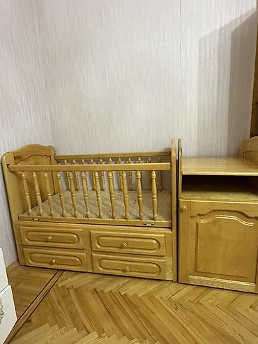 nyuton beşiyi: Oğlan və qız üçün, İşlənmiş, Beşik, Komod — 1