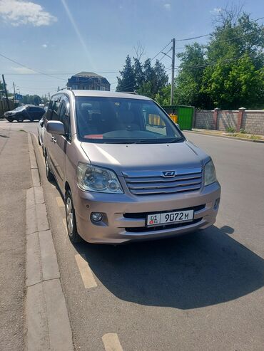 Toyota: Toyota Noah: 2003 г., 2 л, Автомат, Бензин, Вэн/Минивэн