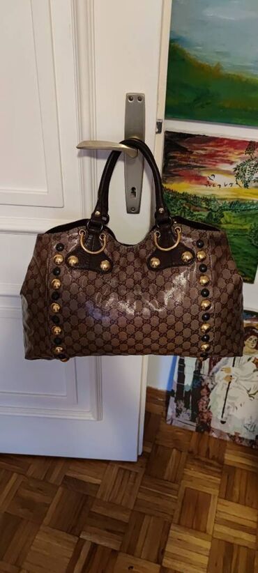Torbe: Gucci. Fantastična.

Bez ikakvih nedostataka.
45cm x 28cm x 10cm — 10