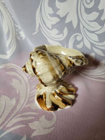 Ostalo posuđe: Pepeljara skoljka,rucni rad kineski porcelan 70,80te. Pepeljara — 1