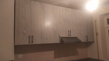 стол письменный: Mətbəx mebel dəsti - Aşağı dolablar: 4 bölmə, tünd rəngli mərmər