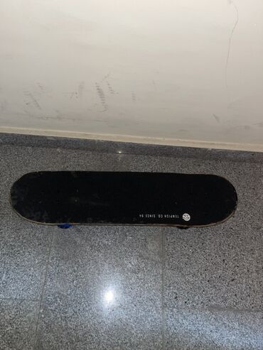 Перчатки: Skateboard – klassik tam ölçülü deka - Üst səth: qara rəngli grip
