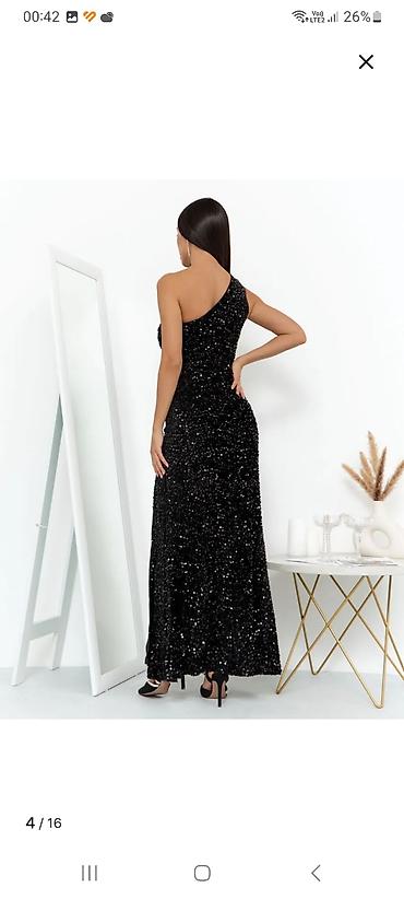 be: Qara rəngdə, parıltılı uzun gecə/libas - Model: asimmetrik, tək — 2