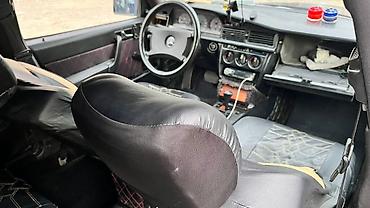 baqaj az: Mercedes‑Benz 190 (W201) sedan - Kuzov: 4 qapılı sedan, tünd qırmızı — 8