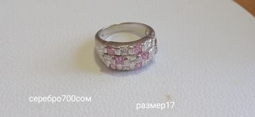 серебристое кольцо: Продаю серебрянныекольца,серьги и подвески. все б/у